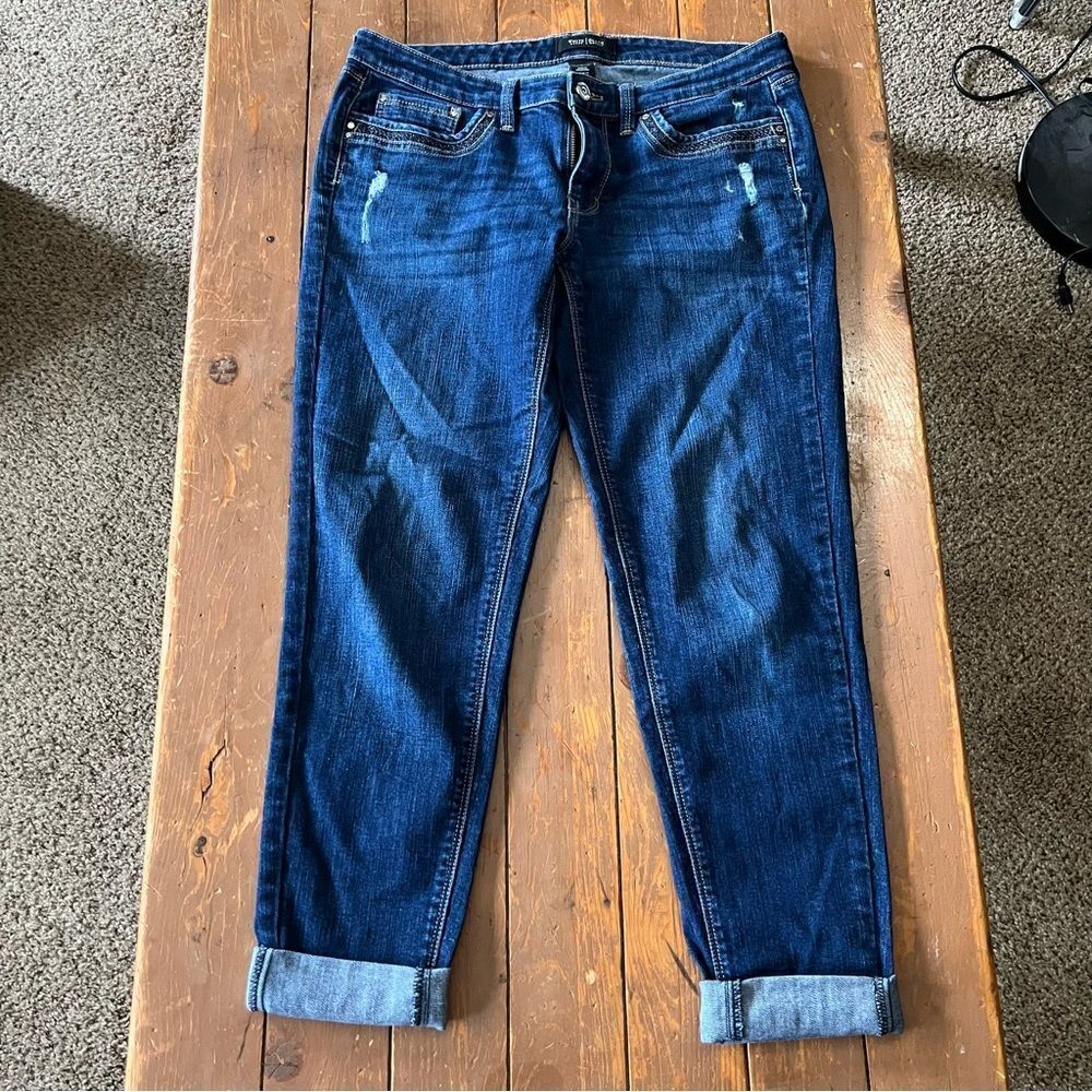 White House Black Market Girlfriend Distressed Capri Jeans